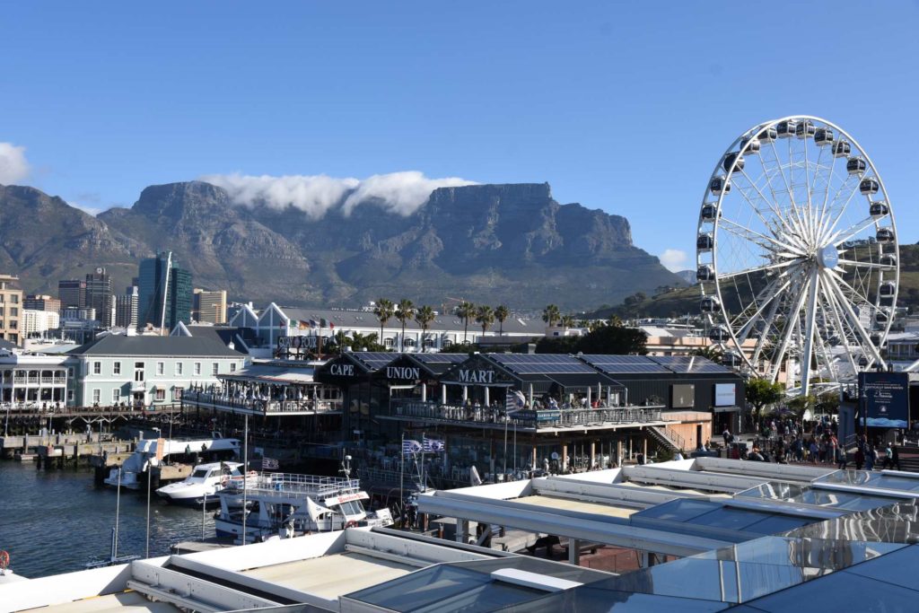 Waterfront in Kapstadt mit Tafelberg im Hintergrund