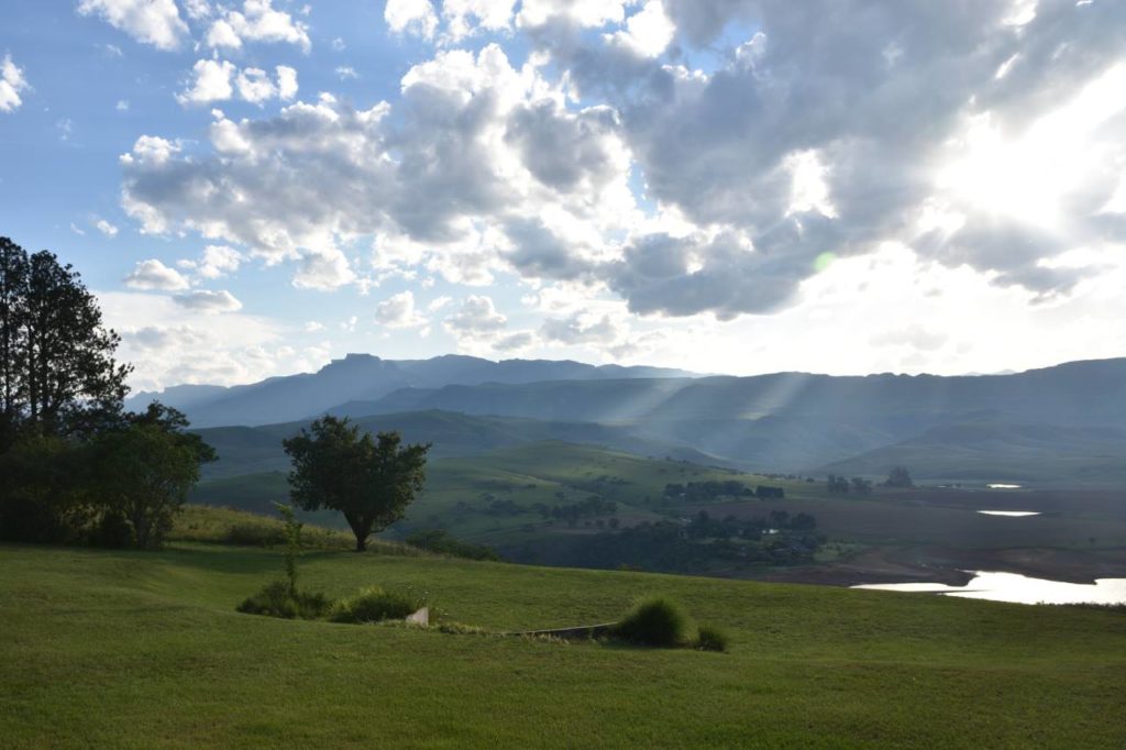 Ausblick von unserer Unterkunft auf die Drakensberge