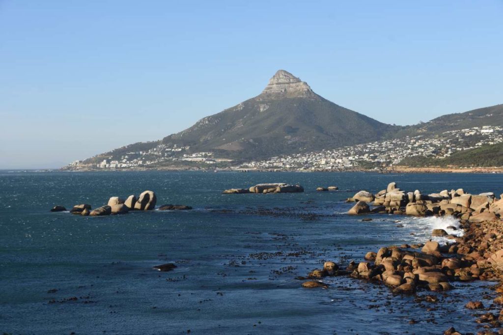 M6 zwischen Hout Bay und Camps Bay mit Lions Head